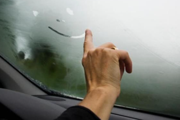 hujan, AC mobil, embun, AC Mobil, kaca berembun, Cara Setting AC Mobil Agar Kaca Tidak Berembun Saat Hujan