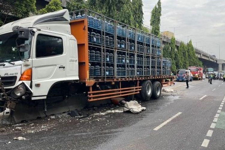 Kecelakaan truk, ODOL, Truk ODOL, truk ODOL, pelanggaran lalu lintas, angkutan barang, kecelakaan truk, Saatnya Pemerintah Serius Menangani Masalah Truk ODOL
