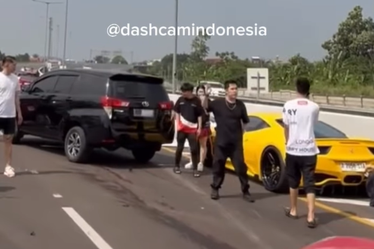 lamborghini, supercar, kecelakaan supercar, mengemudi supercar, menyetir supercar beda dengan mobil biasa, Kecelakaan Lamborghini di Tol Kunciran: Mengemudi Supercar Beda dengan Mobil Biasa