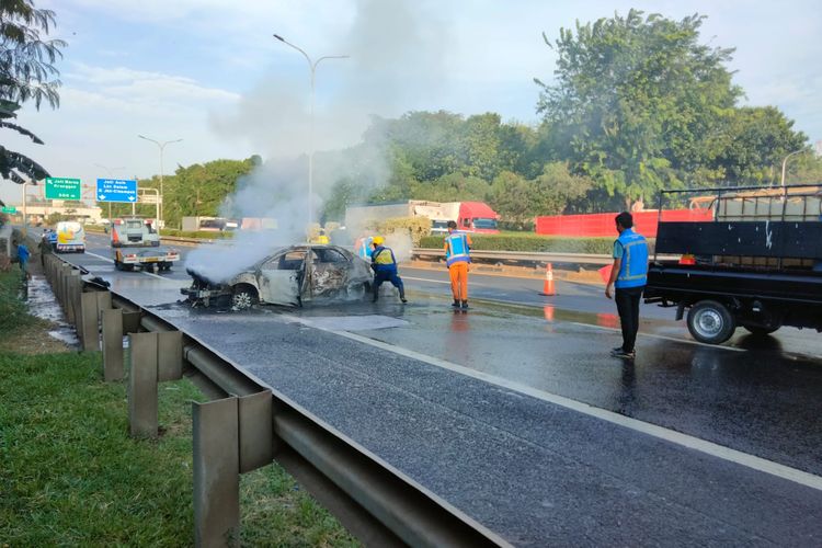 demonstrasi, polis asuransi, mobil terbakar, mobil, asuransi, Mobil Terbakar Saat Kerusuhan, Apakah Bisa Diklaim Asuransi?