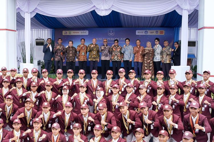 vokasi, Toyota, elektrifikasi, AKTI, Menjawab Tantangan Elektrifikasi, AKTI Luluskan Angkatan ke-9