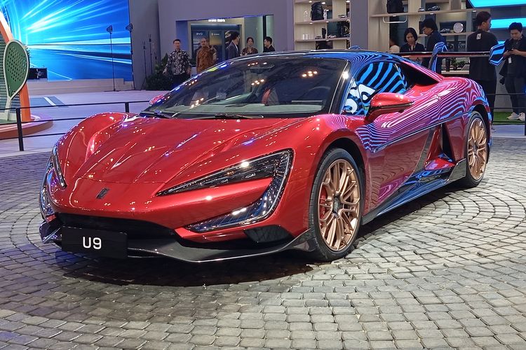 BYD Indonesia, Yangwang U9, YangWang U9, mobil listrik, GIIAS 2025, BYD Indonesia Ungkap Alasan YangWang U9 Belum Resmi Dijual