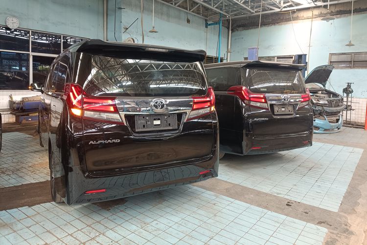 harga mobil bekas, Alphard, Denza D9, mobil listrik, Pasar Mobil Listrik Turun, Alphard Tertekan oleh Denza D9
