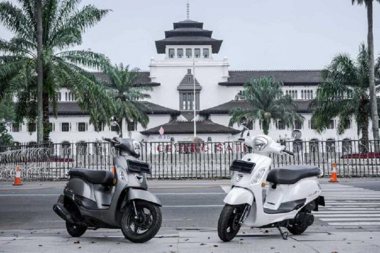 harga skutik, skutik bongsor, Harga Motor Baru, Harga Skutik Bongsor, daftar harga motor, Harga Skutik Bongsor Oktober 2025: Yamaha Xmax dan Vespa LX Naik
