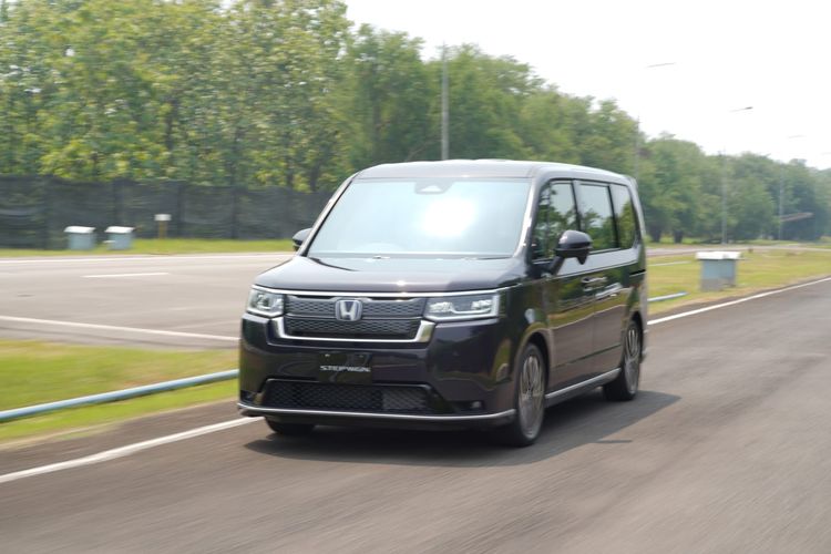 kendaraan hibrida, Honda Step WGN, GIIAS 2025, pre-order Step WGN, Honda Luncurkan Step WGN Hibrida di GIIAS 2025