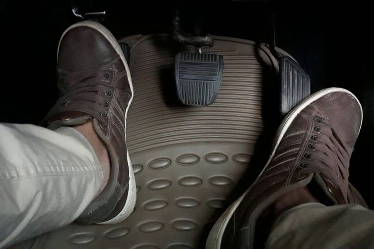 Kampas kopling aus, Kampas kopling cepat habis, usia ideal kampas kopling mobil, Kampas Kopling Mobil Cepat Habis? Tanda Ada yang Tidak Beres