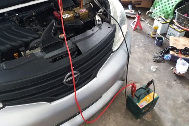 Aki Mobil, jumper aki mobil, jumper aki, cara aman jumper aki, tips aman jumper aki, Panduan Jumper Aki Mobil: Jangan Sampai Salah Langkah