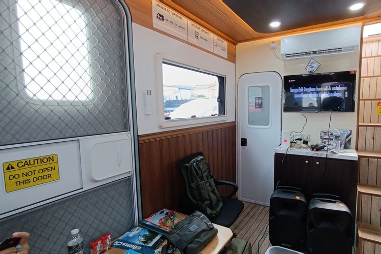 Kontainer, Daimler Commercial Vehicles Indonesia (DCVI), DCVI, Mercedes-Benz Axor, Mercedes-Benz Axor 2528, Kontainer Portable Mercedes-Benz Axor Buatan Delima Mandiri