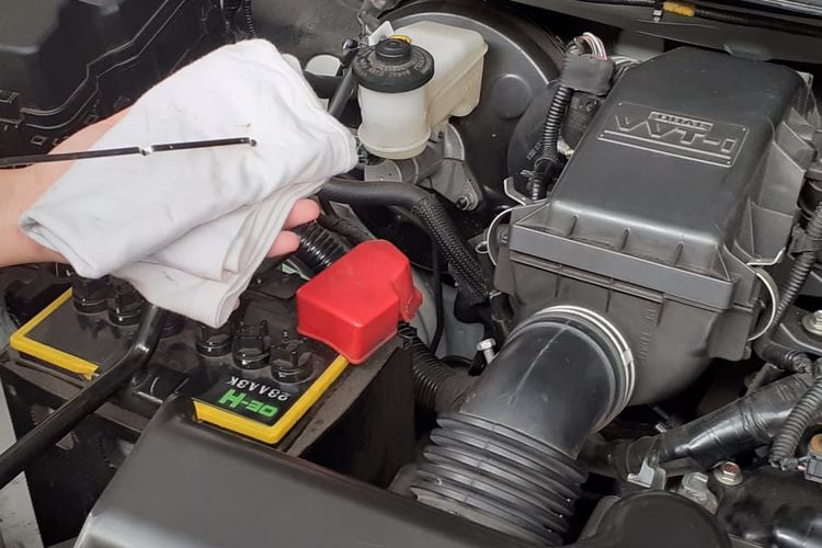 oli mesin, oli mesin mobil, kelebihan oli mesin, kekurangan oli mesin, Efek Kekurangan dan Kelebihan Oli Mesin Mobil