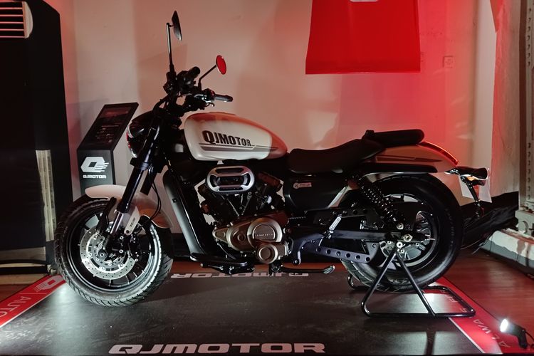 penjualan motor, QJMotor, QJMotor SRV 250 AMT, SRV 250 AMT, SPK QJMotor Diklaim Tembus 200 Unit, SRV 250 AMT Terlaris