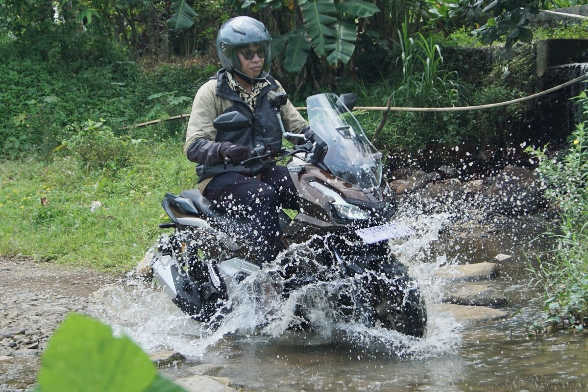 Hitung Biaya Kepemilikan Honda ADV160 RoadSync Satu Tahun