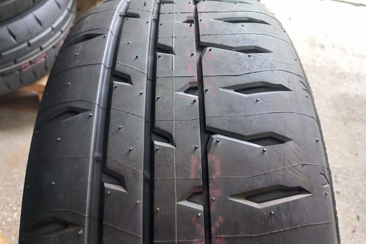 Ban balap, ban balap, Tatsuya Uchida, Bridgestone, Ban Balap, bridgestone, performa trek, Mengapa Ban Balap Tidak Cocok untuk Jalan Raya?