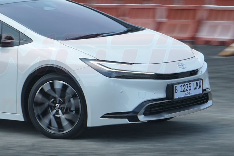 Toyota, mobil, Prius, Toyota Prius, PHEV, Toyota Kembangkan Prius PHEV Bisa Minum Etanol