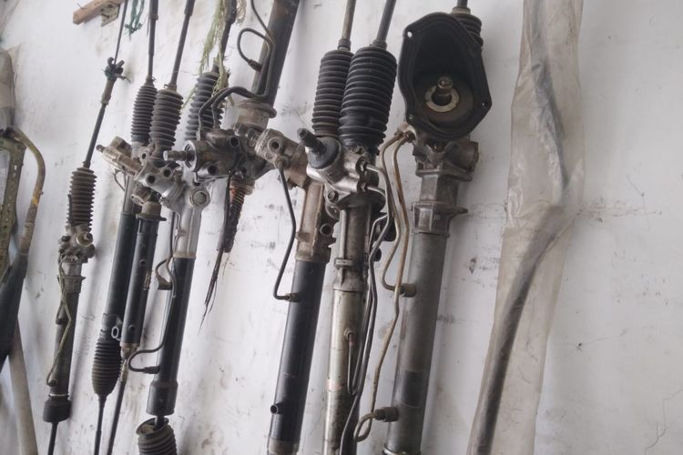 Perawatan Mobil, kebocoran oli, power steering, karet boot, Mengenal Masalah Umum pada Power Steering Hidrolik