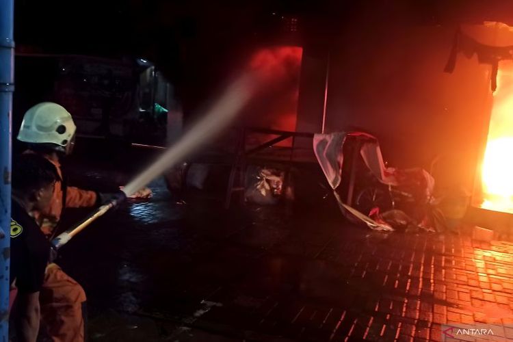 Sinar Jaya, Tol Cipali, bus terbakar, Ganti Oli, Uya Kuya, Hyundai Palisade, ganti oli, [POPULER OTOMOTIF] Bus Sinar Jaya Terbakar di Tol Cipali, Diduga Karena Arus Pendek  | Ganti Oli Mobil, Baiknya Berpatokan pada Waktu atau Jarak Tempuh?