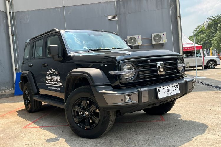 Isuzu MU-X, GWM Tank 300 Diesel, GIIAS 2025, Komparasi, Isuzu mu-X, Adu Spesifikasi Isuzu MU-X vs GWM Tank 300 Diesel di GIIAS 2025