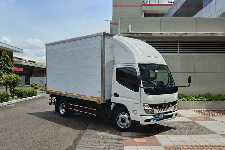 Mitsubishi Fuso eCanter, Yusen Logistics, truk listrik, zero emission, Truk listrik, Yusen Logistics Puas dengan Performa Mitsubishi Fuso eCanter