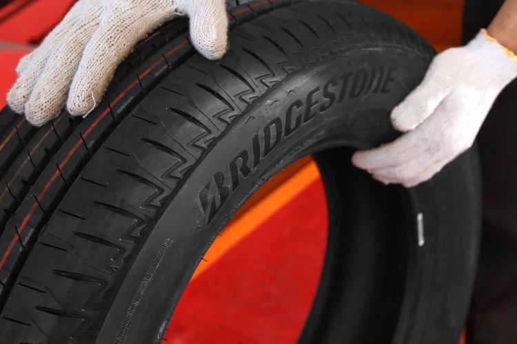 musim hujan, Ban mobil, Perawatan Ban, ban botak, harga ban mobil, Hindari Pakai Ban Botak, Cek Harga Ban Mobil per Oktober 2025