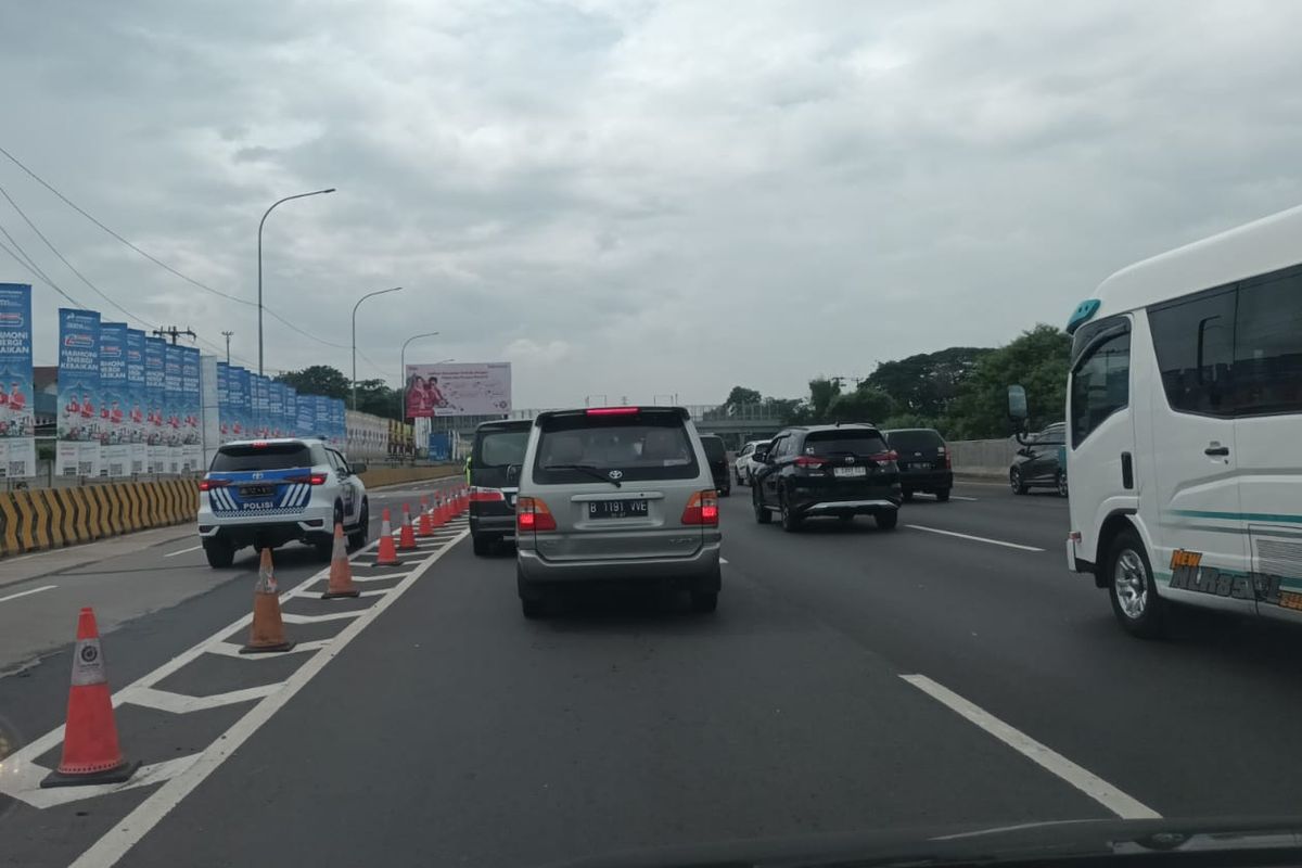 Lalu Lintas Padat, Contraflow Berlaku dari Km 47-Km 70 Arah Cikampek