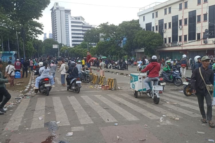 cempaka putih, diler mitsubishi, Matraman, aksi massa, demo ricuh, diler tutup, Diler Mitsubishi Cempaka Putih dan Matraman Tutup Sementara karena Aksi Massa