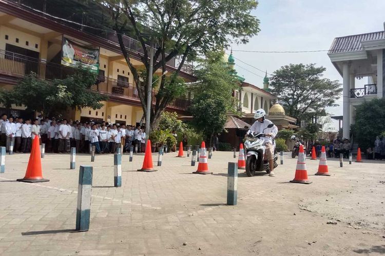 lansia, berkendara, uji kompetensi, naik motor, Syarat Lansia Tetap Bisa Mengemudi Motor dengan Aman