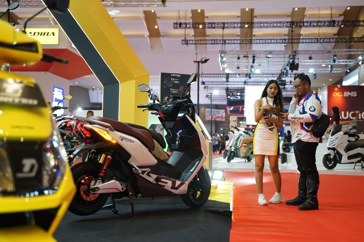 Surabaya, motor listrik, United E-Motor, IIMS 2025, Motor Listrik, IIMS Surabaya 2025, Strategi United Perluas Pasar Motor Listrik