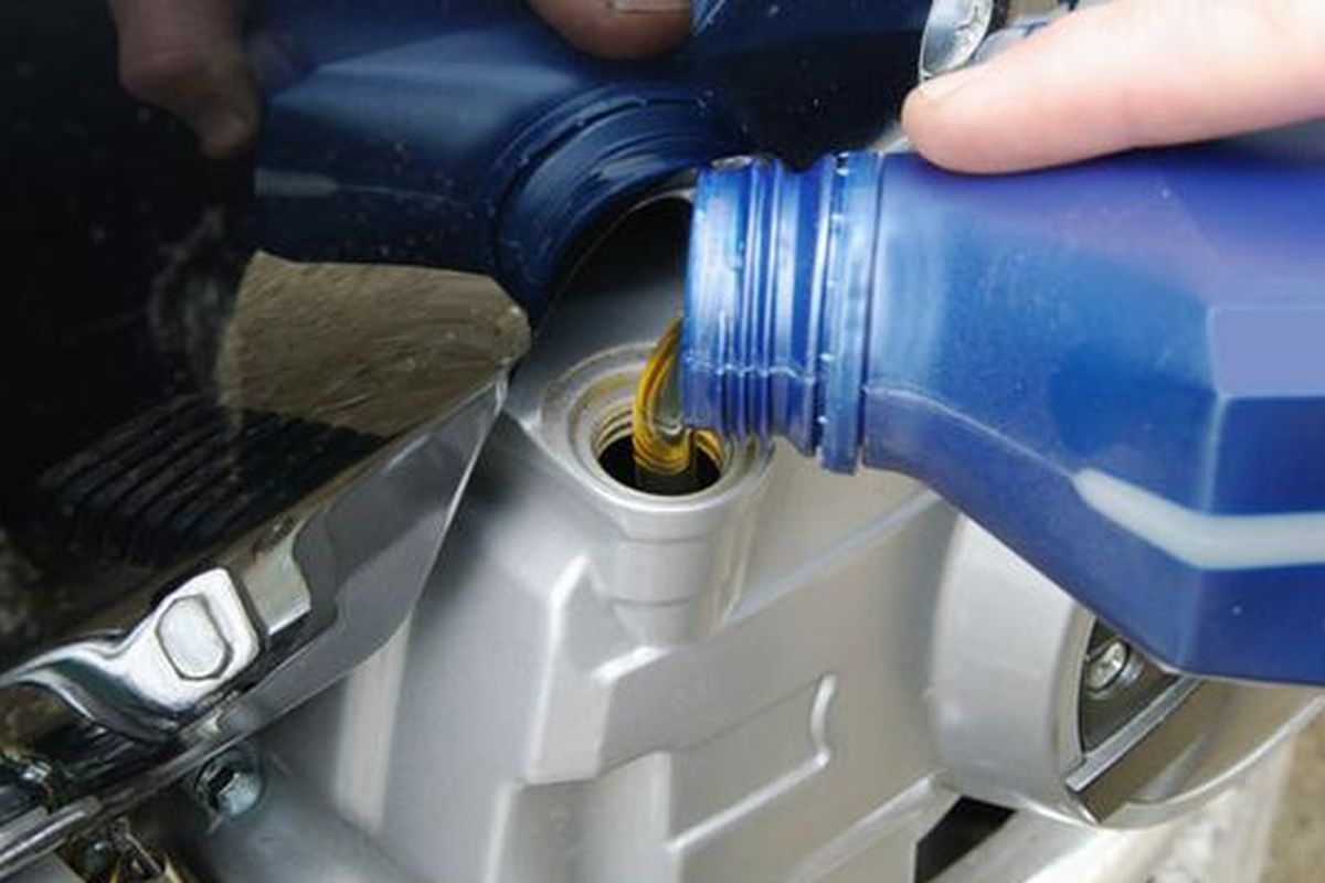 Penyebab Oli Mesin Motor Berkurang dan Solusinya