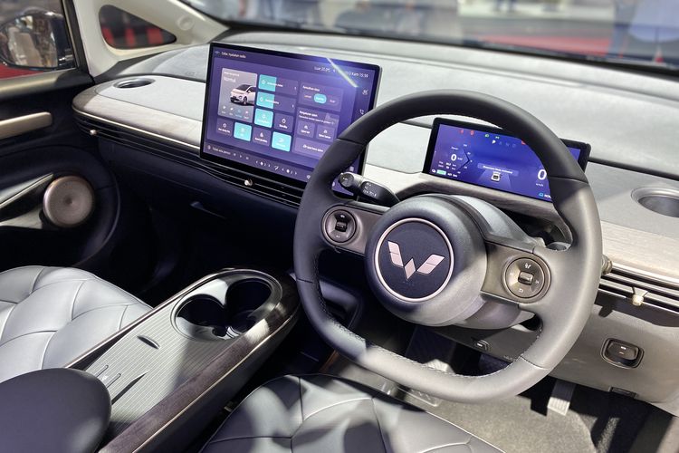 Wuling Cloud EV, pengalaman pengguna, mobil listrik, biaya operasional rendah, Pengalaman Wuling Cloud EV: Pro dan Kontra dari Pengguna