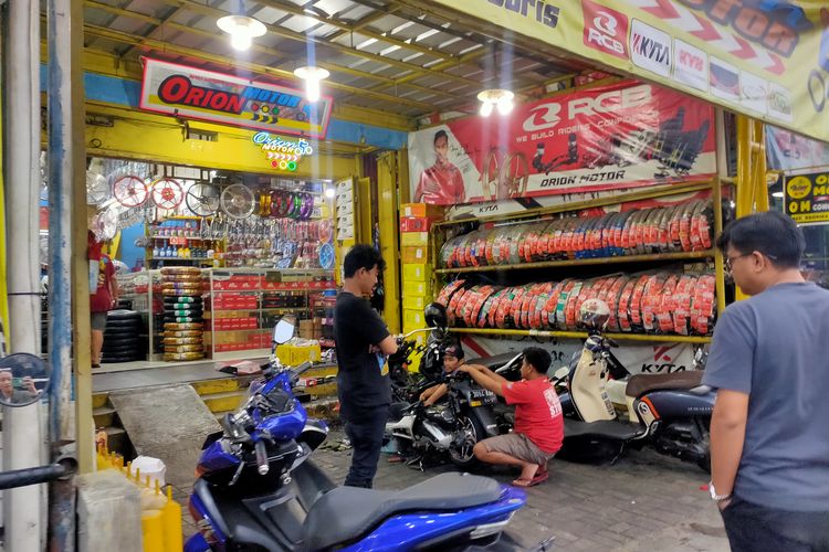 shockbreaker motor, pemilik motor wanita, Shockbreaker motor, pelayanan bengkel, kualitas suku cadang, Tantangan Pelayanan Shockbreaker Bengkel untuk Pemilik Motor Wanita