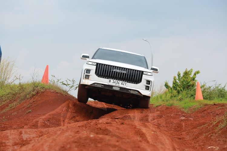 Jaecoo J7, SUV Perkotaan, SUV perkotaan, All-Road Drive Intelligent System, kemampuan off-road, Uji Coba Jaecoo J7: SUV Perkotaan Siap Hadapi Medan Berat