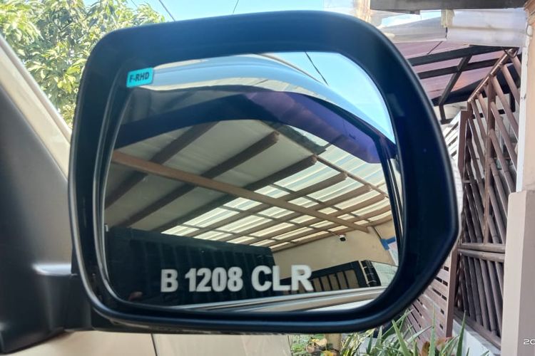 spion elektrik, electric retractable mirror, spion mobil, lipat spion mobil, Efek Buruk Sering Lipat Spion Mobil Secara Manual