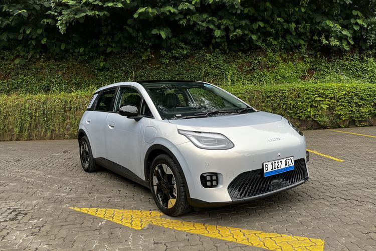 mobil listrik, aion ut, GAC Aion UT, Aion UT Meluncur di Bandung, Harga mulai Rp 327 Juta