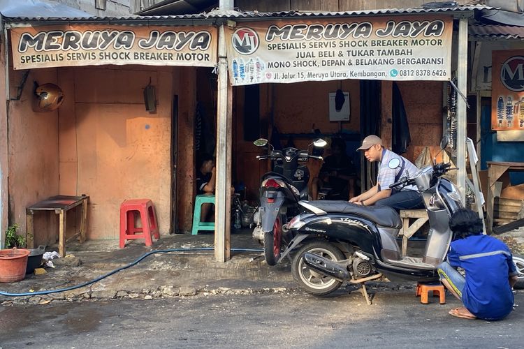 Shockbreaker, shockbreaker, Jakarta Barat, bocor, Perawatan motor, Penyebab Umum Shockbreaker Bocor pada Sepeda Motor