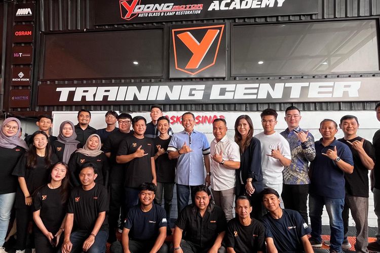 Yoong Motor Group, Bambang Soesatyo, industri perlampuan, Yoong Motor Academy, bambang soesatyo, Mencetak Ahli Lampu Kendaraan di Surabaya