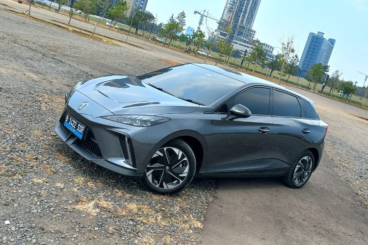 MG4 EV, mobil listrik, Jakarta, pengalaman berkendara, Diva Cerita: Kenyamanan dan Kekurangan MG4 EV di Jalanan Jakarta