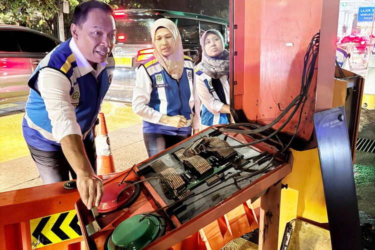 demo, Jasa Marga, kerusakan, gerbang tol, Tomang, Jalan Tol, Slipi, cawang, Jasa Marga Kebut Perbaikan 7 Gerbang Tol yang Rusak Imbas Demo