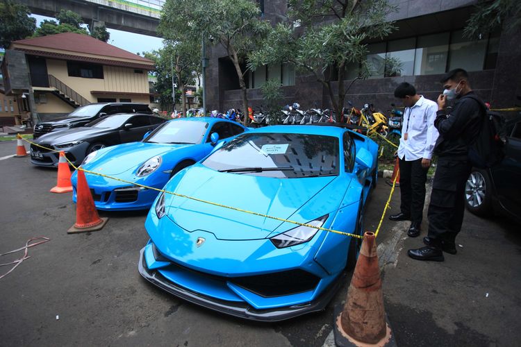 Porsche, lamborghini, mobil mewah, Lelang Negara, Doni Salmanan, Mobil Mewah Doni Salmanan Dilelang, Lamborghini Hingga Porsche