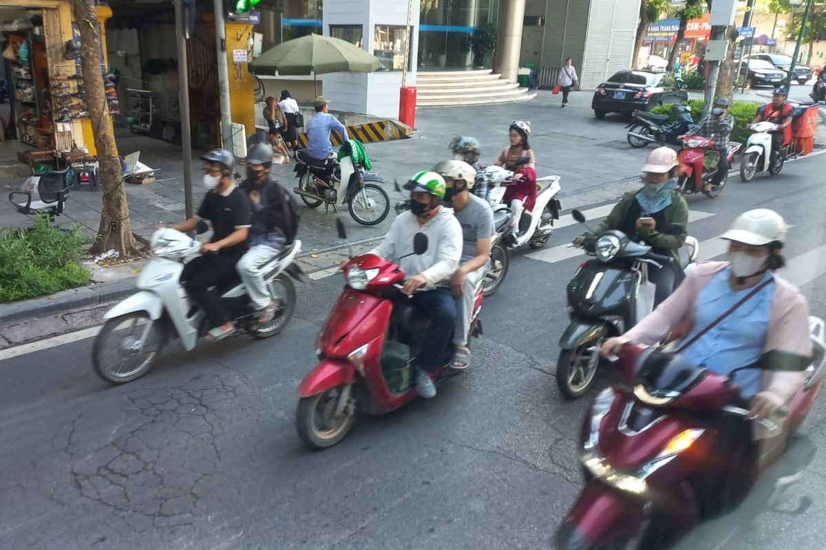 Di Indonesia Dilarang, Helm Cetok Jadi Tren di Vietnam