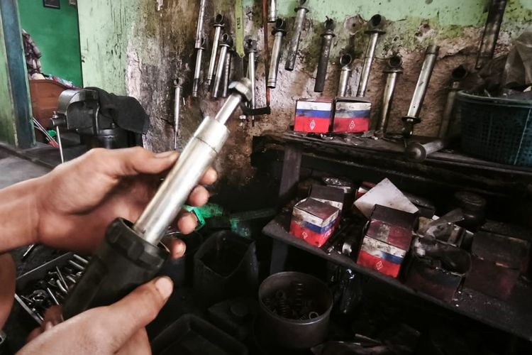 perbaikan shock motor, ongkos perbaikan shock motor, biaya perbaikan shock motor, Estimasi Biaya Perbaikan Shock Motor di Bengkel Spesialis