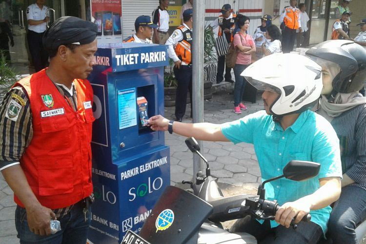 parkir, mobil, mesin, motor, mesin parkir, Beda dengan SPBU, Begini Cara Tera dan Tera Ulang di Mesin Parkir