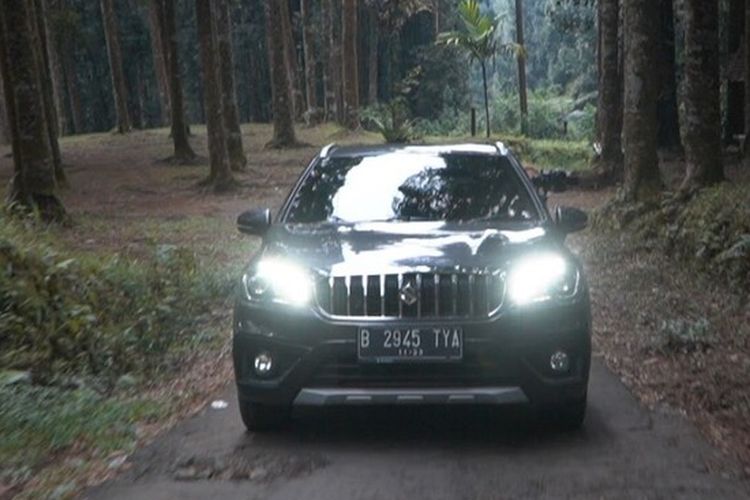 Lampu Jauh, etika berkendara, etika pakai lampu jauh, keselamat berkendara, aturan lampu kendaraan, Fungsi dan Etika Penggunaan Lampu Jauh di Jalan: Jangan Bikin Silau Pengendara Lain