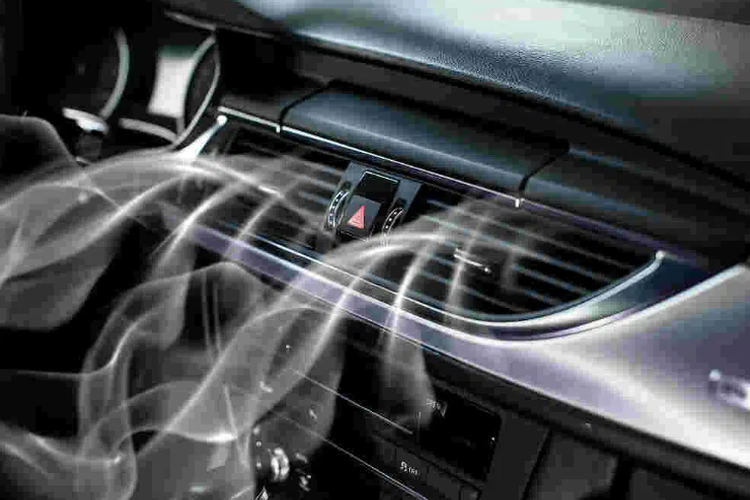 Nurdin, Cahaya AC Mobil, sistem pendingin mobil, menyalakan AC mobil, Cara Menyalakan AC Mobil yang Benar Setelah Terjemur