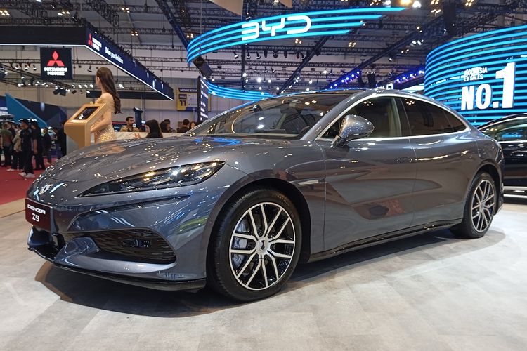 kendaraan listrik, Denza, otomotif, mobil listrik, Denza Z9, Denza Z9 Hanya Mejeng di GIIAS 2025, Kapan Resmi Diluncurkan?