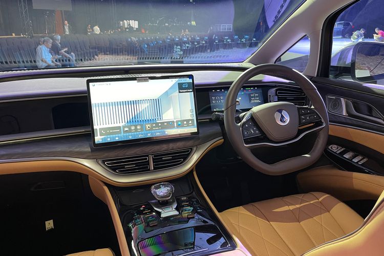 otomotif, mobil, mobil listrik, Denza, Denza D9, Denza D9 BYD, Denza D9 EV, BYD dan Denza Sudah Terjual 800 Unit di Jawa Timur