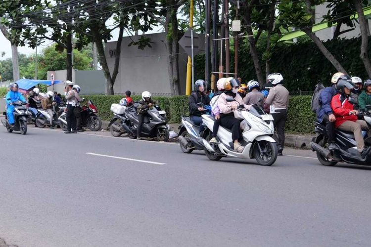 kemacetan, Jakarta, pajak kendaraan, uji emisi, Dinas Perhubungan, ITCS, Pelanggar Uji Emisi dan Penunggak Pajak Kendaraan Bisa Terdeteksi ITCS