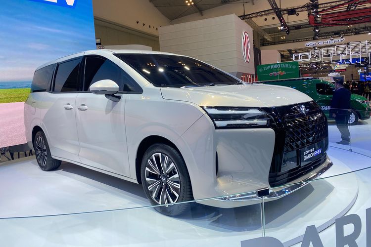 GIIAS 2025, Cortez Darion, Menperin Agus Gumiwang, Wuling Cortez Darion, Mampir ke Booth Wuling, Menperin Penasaran dengan Cortez Darion