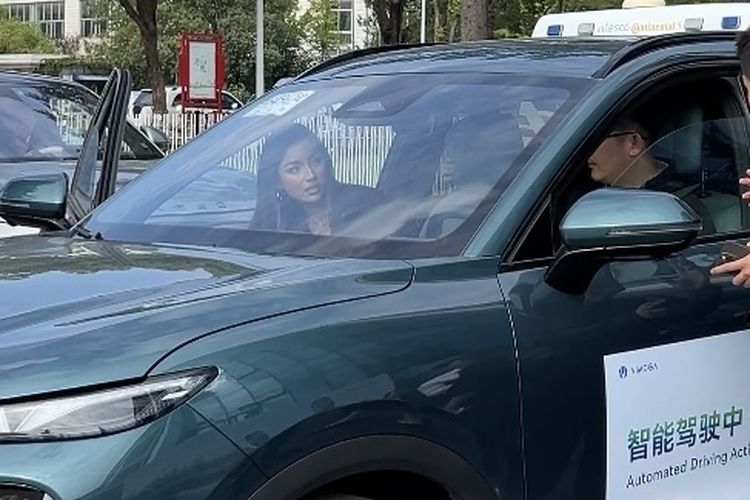 Chery, Lepas L8, Sanly liu, mobilitas elegan, Sanly Liu Uji Coba Fitur Canggih Mobil Lepas L8