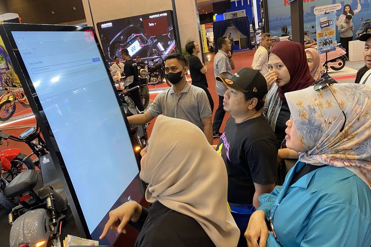 Indomobil Emotor, motor listrik Adora, subsidi pemerintah, penjualan motor listrik, Motor listrik Adora, Tantangan Penjualan Motor Listrik Adora Tanpa Subsidi Pemerintah