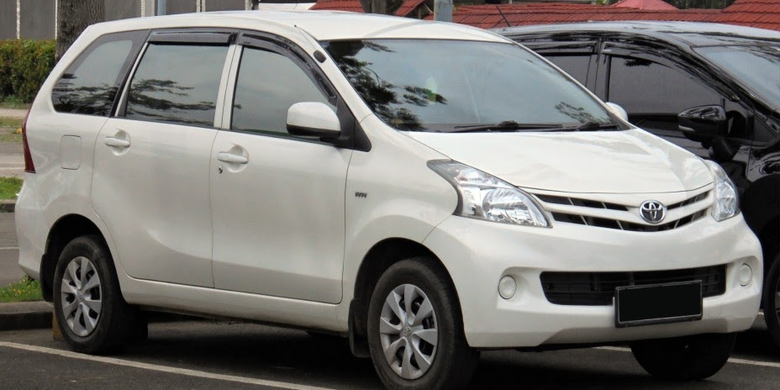 Toyota Kijang Innova, harga stabil, mobil bekas, permintaan konsumen, Tren Mobil Bekas: Kenali Model dengan Harga Stabil di Indonesia