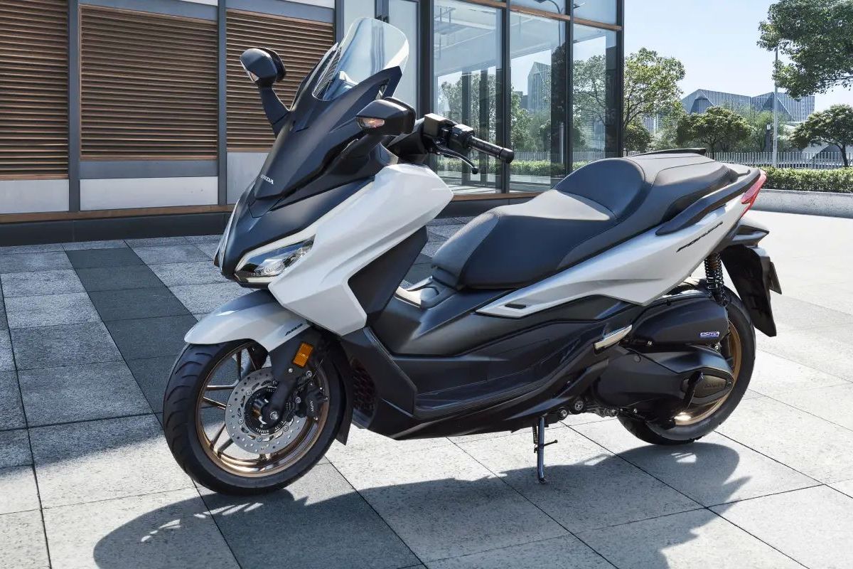 Apa Kelebihan Honda Forza? Skutik Hampir Rp 100 Juta